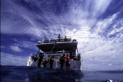 Nice day out on the reef! by Richard Smith 